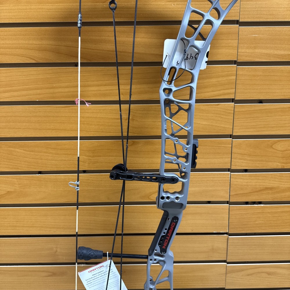 Item 3845 - Darton Archery Compound Bow - Tritech 33 - RH - Stone Grey