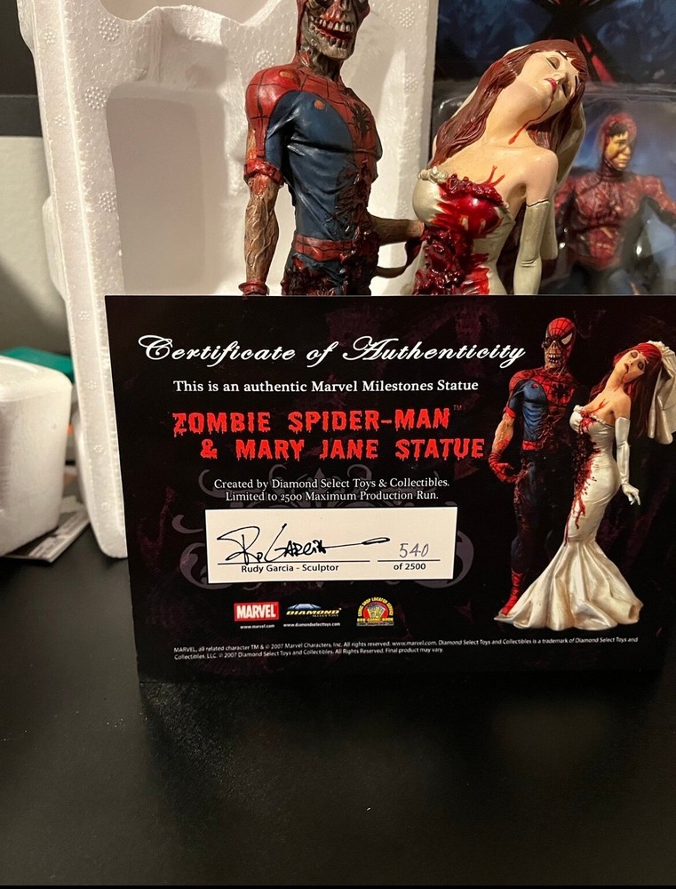 MARVEL MILESTONES ZOMBIE SPIDER-MAN & MARY JANE WEDDING STATUE #540 Box And COD