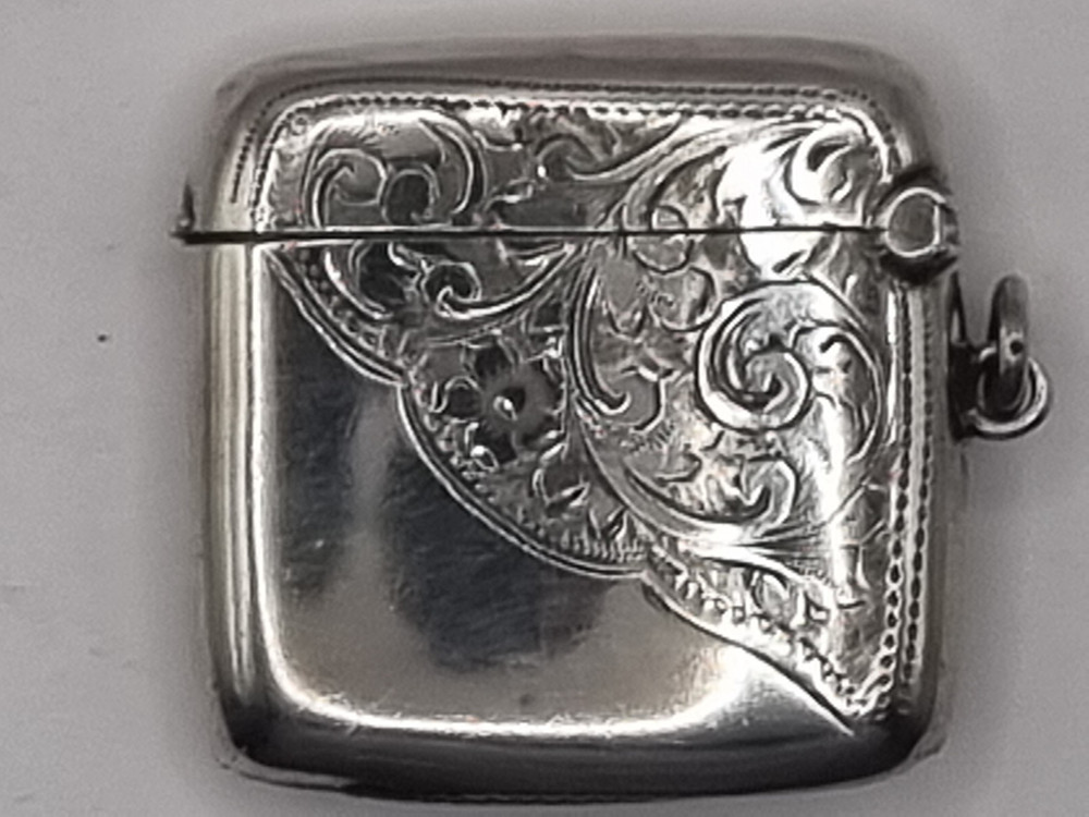 Hall Marked Vintage Solid Silver Vesta Case Attractive Item In Good Condition