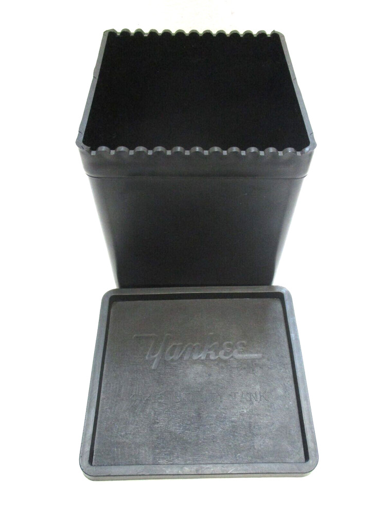 Yankee 4x5" plastic utility developing tank with lid as shown.