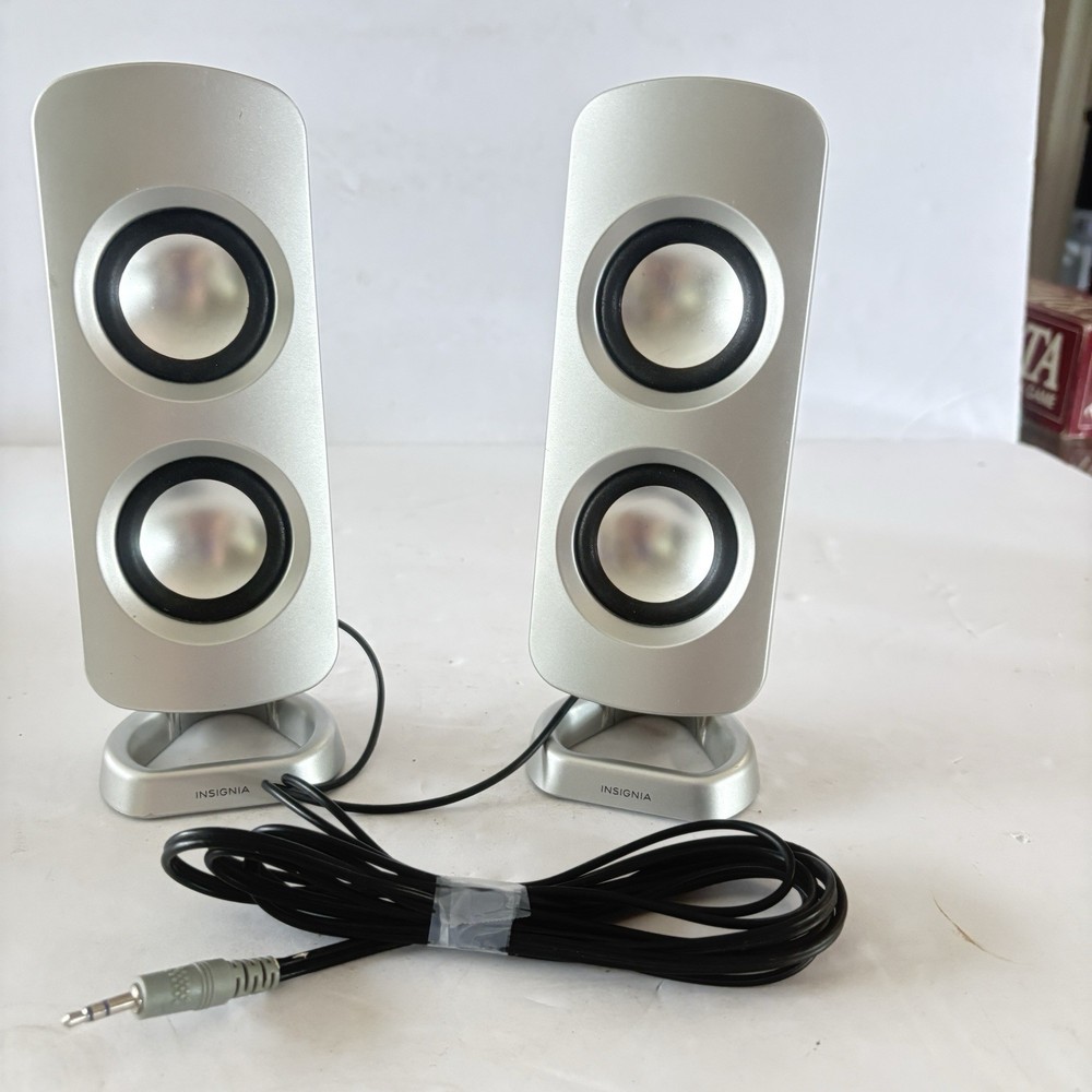 Insignia Desktop Computer Speakers USB Powered 3.5mm AUX Dual Driver Silver