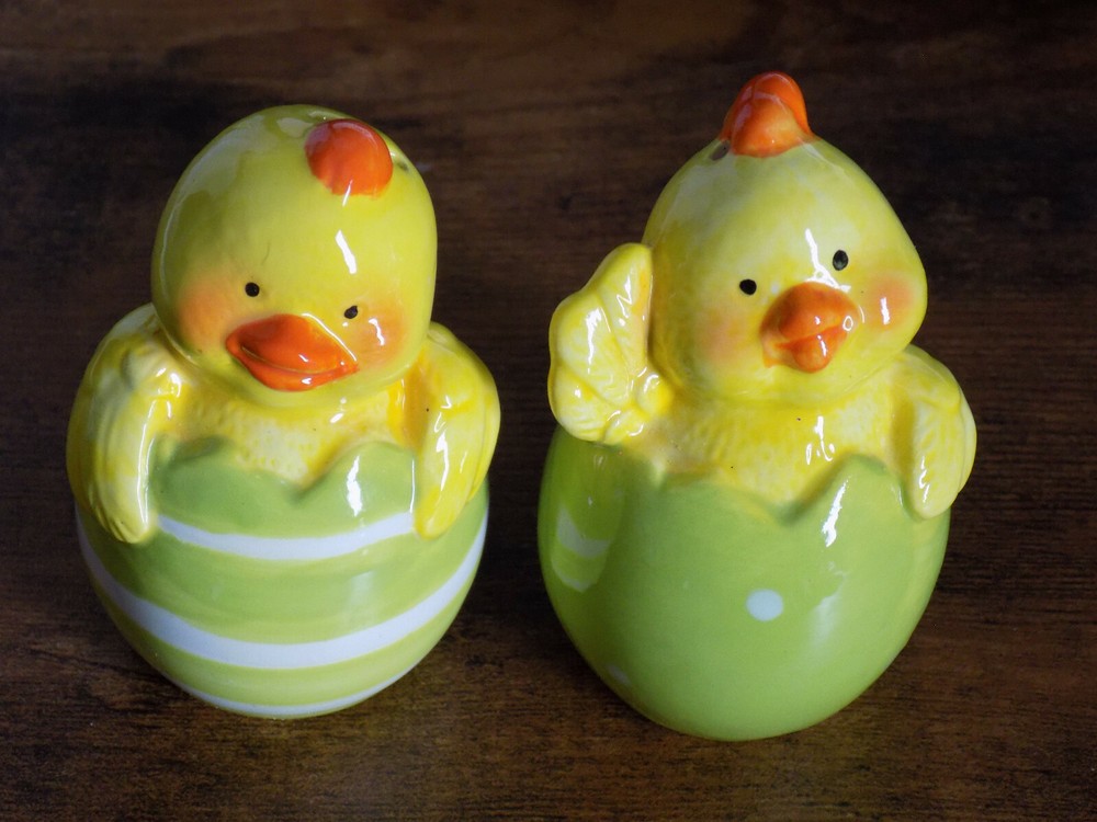 Vintage 1990's Easter Yellow Chicks Salt & Pepper Shakers