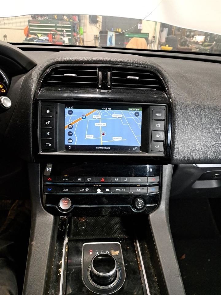 2017 F-pace Display Screen Sku#4387440