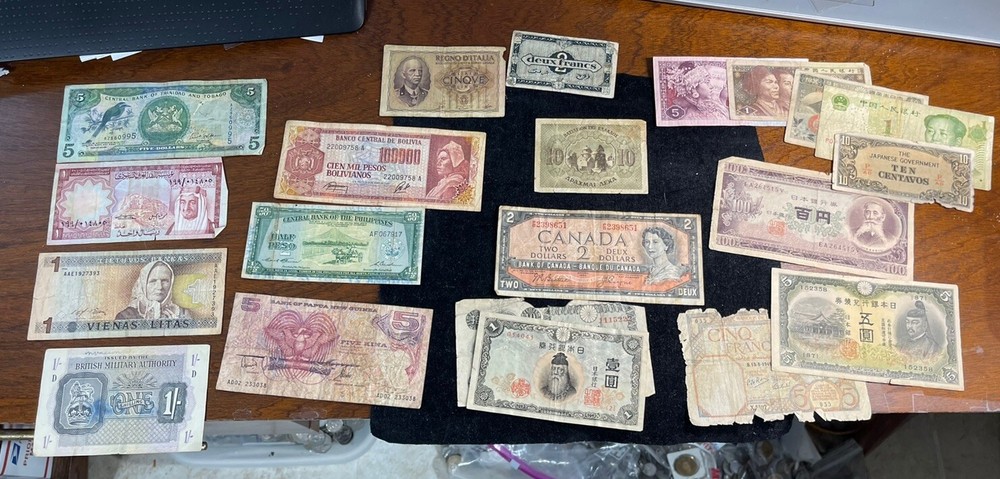 Assorted World Foreign Banknotes Lot