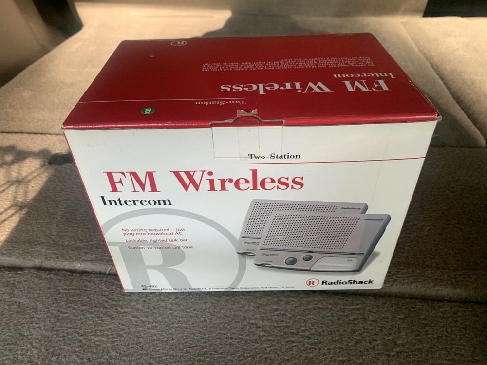RadioShack Wireless FM Intercom Three-Phase Compatible 43-493 White New Open Box