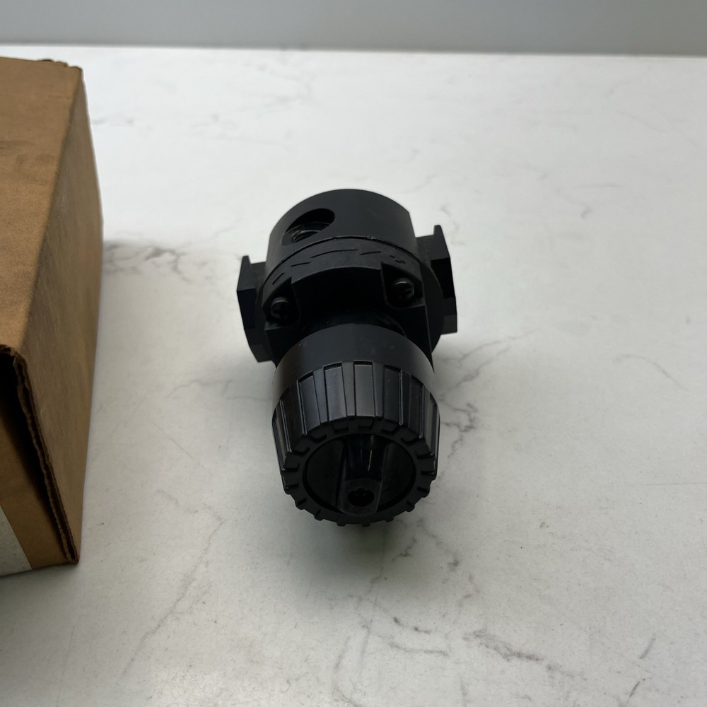 Wilkerson P16-C2-H00A B99 Pneumatic Precison Regulator
