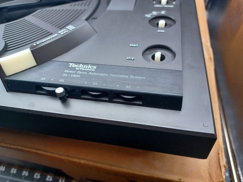 Technics SL-1900 . Original Box with Cabinet / Body