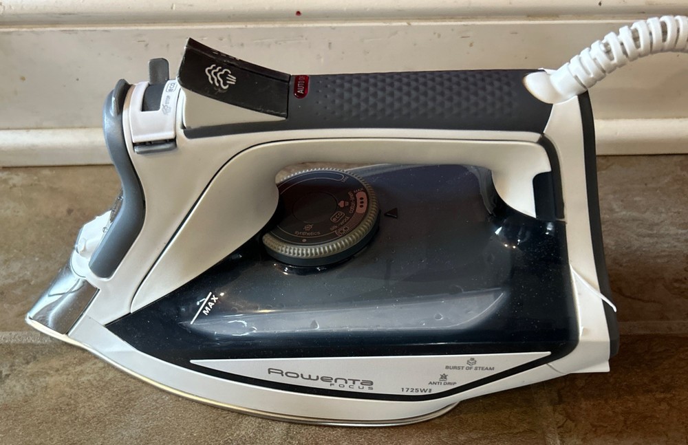 Rowenta DW52 Focus Steam Iron 1725 Watts