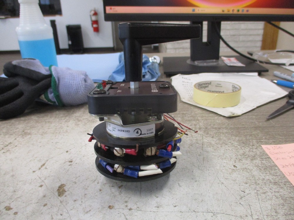 Electroswitch Series 24 Breaker Control Rotary Switch 24PB38D Used