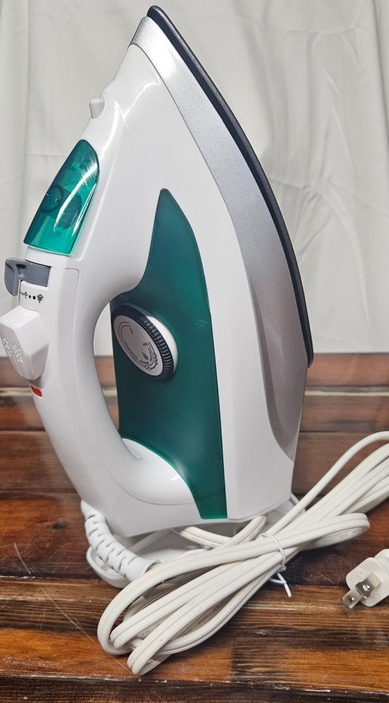 Main Stays Iron with cordwrap new in box