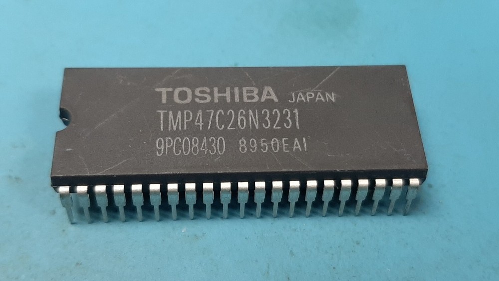 [ 3 pcs] TMP47C26-N3231 SDIP42