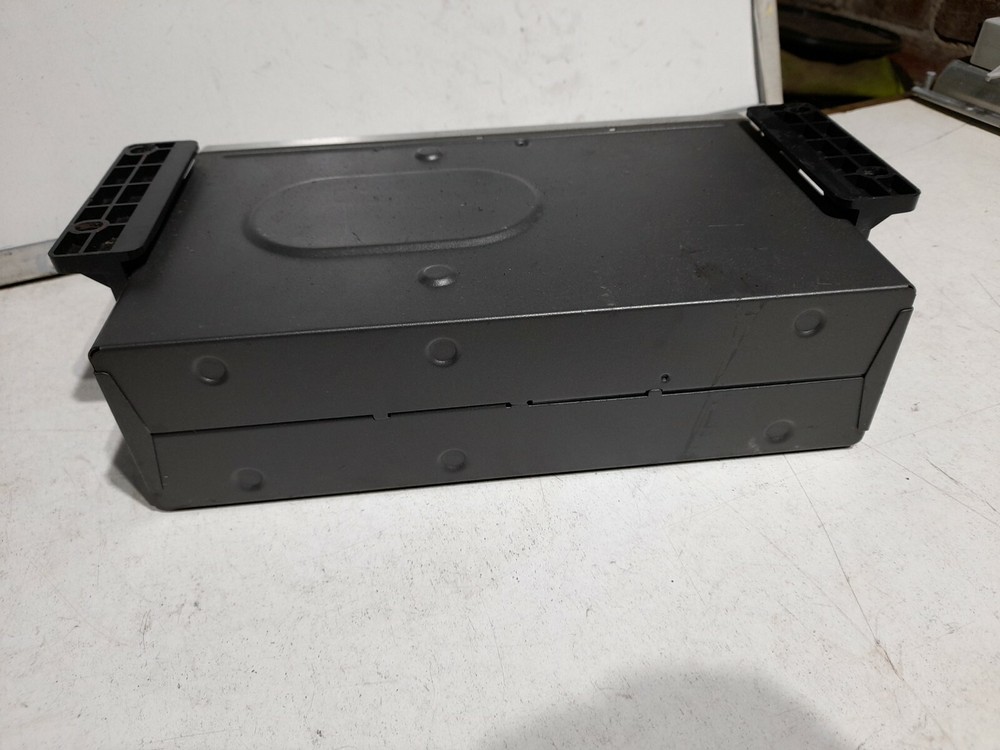 GENUINE BMW DENON 12 DISC CD CHANGER (39) +