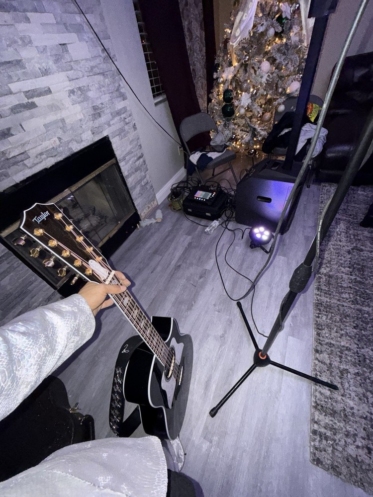Taylor 657ce Bajo Quinto