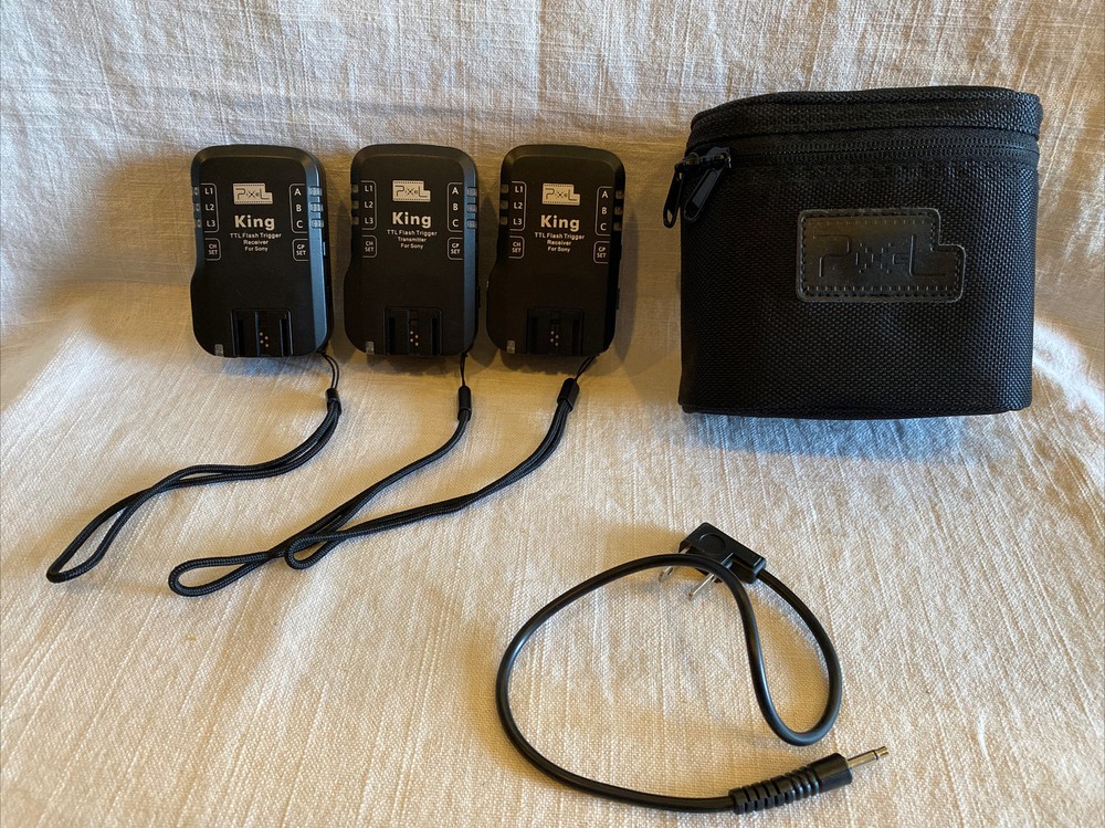 Pixel King Wireless TTL Flash Trigger 2 Transmitter & 1 Receiver for Canon, Nice