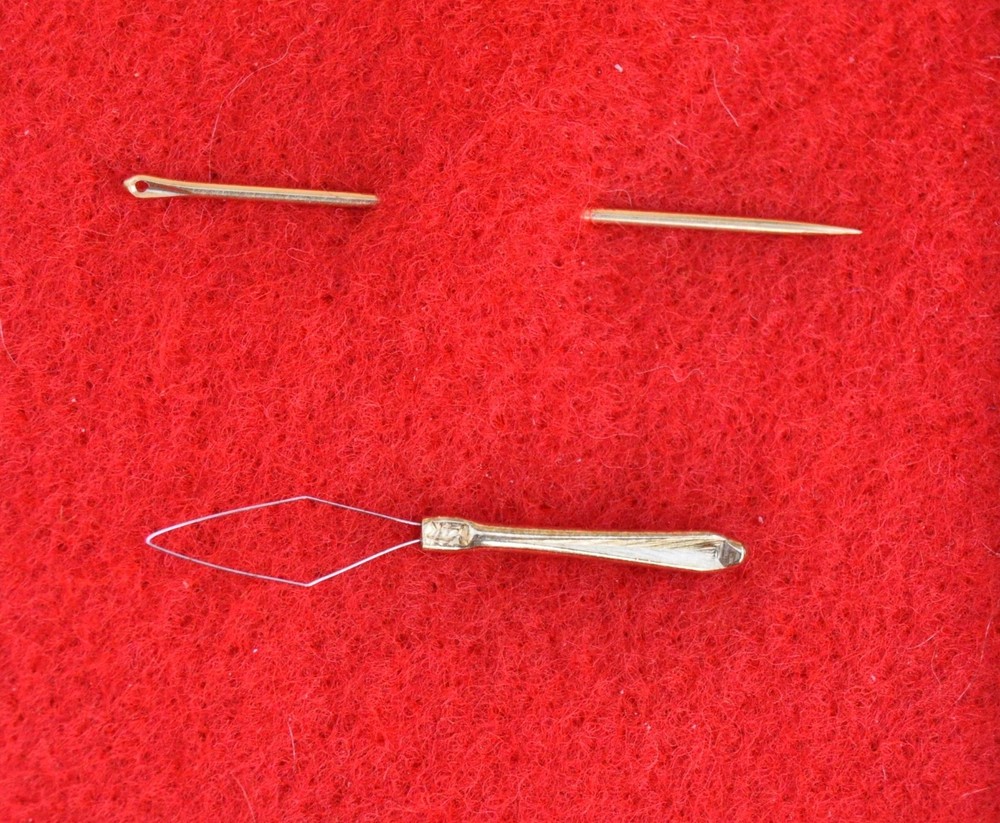 14k SOLID GOLD Sewing needle and threader