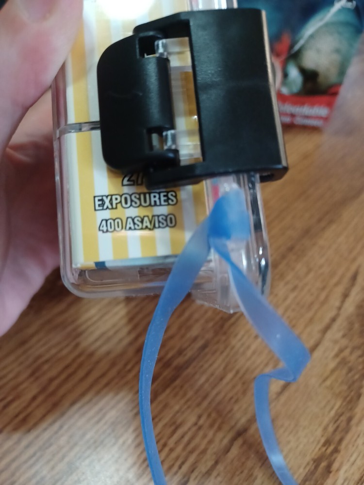 UNDER WATER 35MM FLASH CAMERA Reloadable "CAPTURE THE SEA"