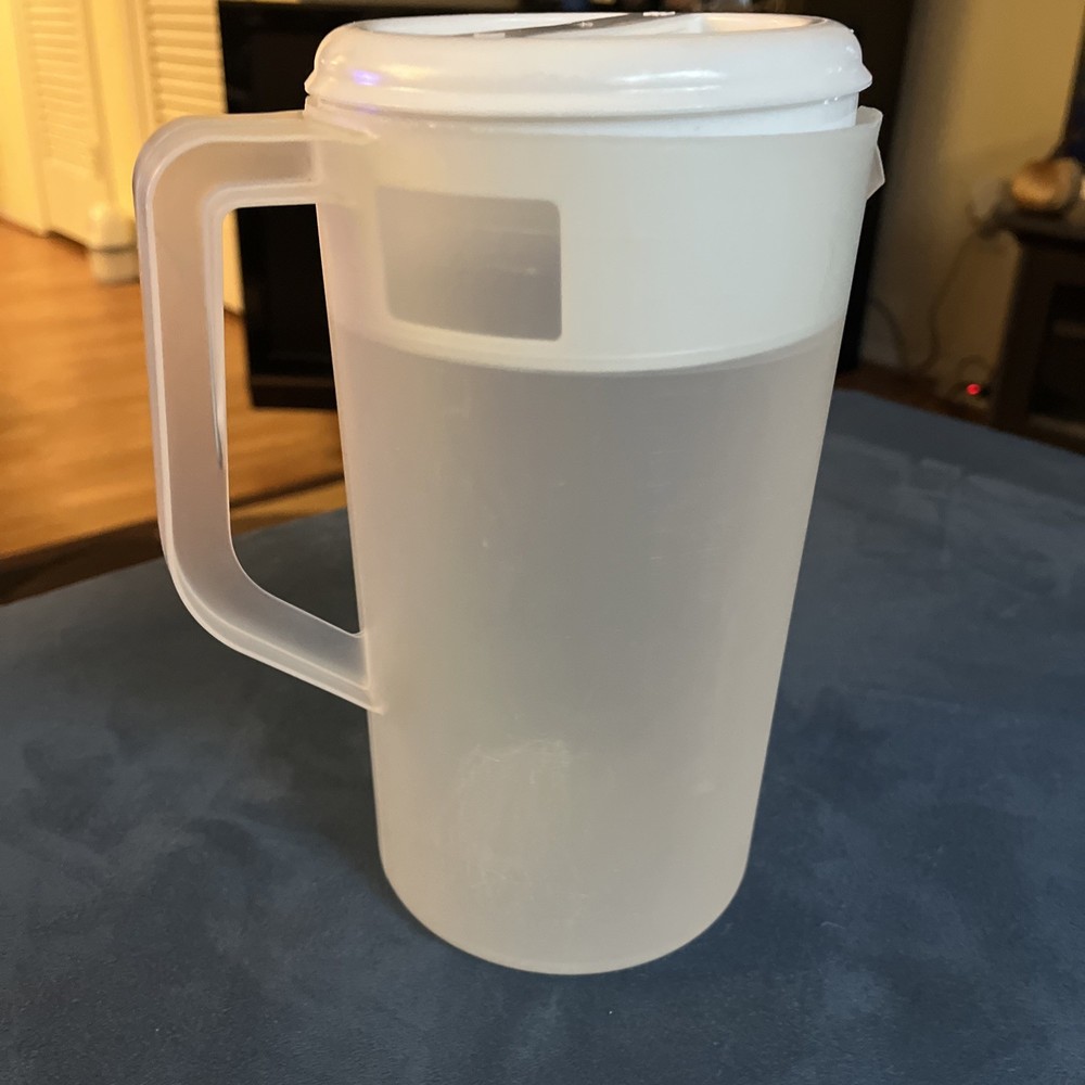 Rubermaid 2445 Pitcher 2 1/4 qt