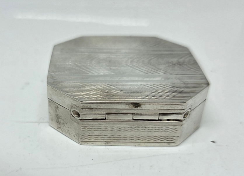 Sterling Silver Pill Box with Art Deco design 5cm x 5cm