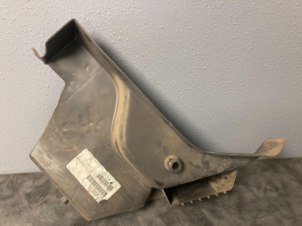 International DURASTAR 4300 POLY Left/Driver LOWER KICK PANEL | P/N 623608C91