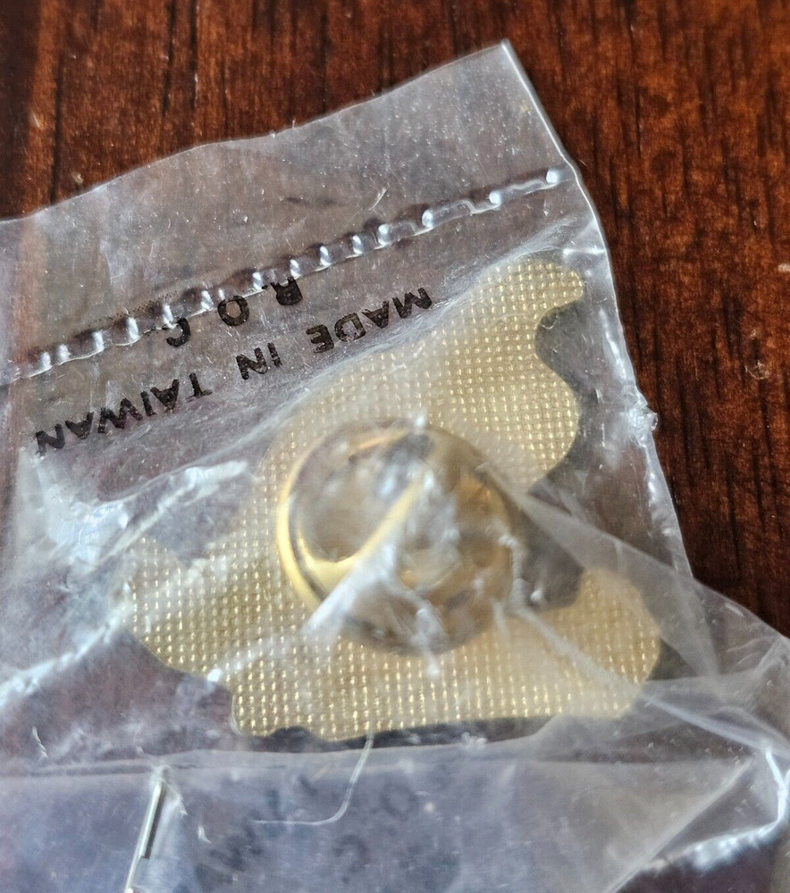 Bald Eagle on Limb lapel pin
