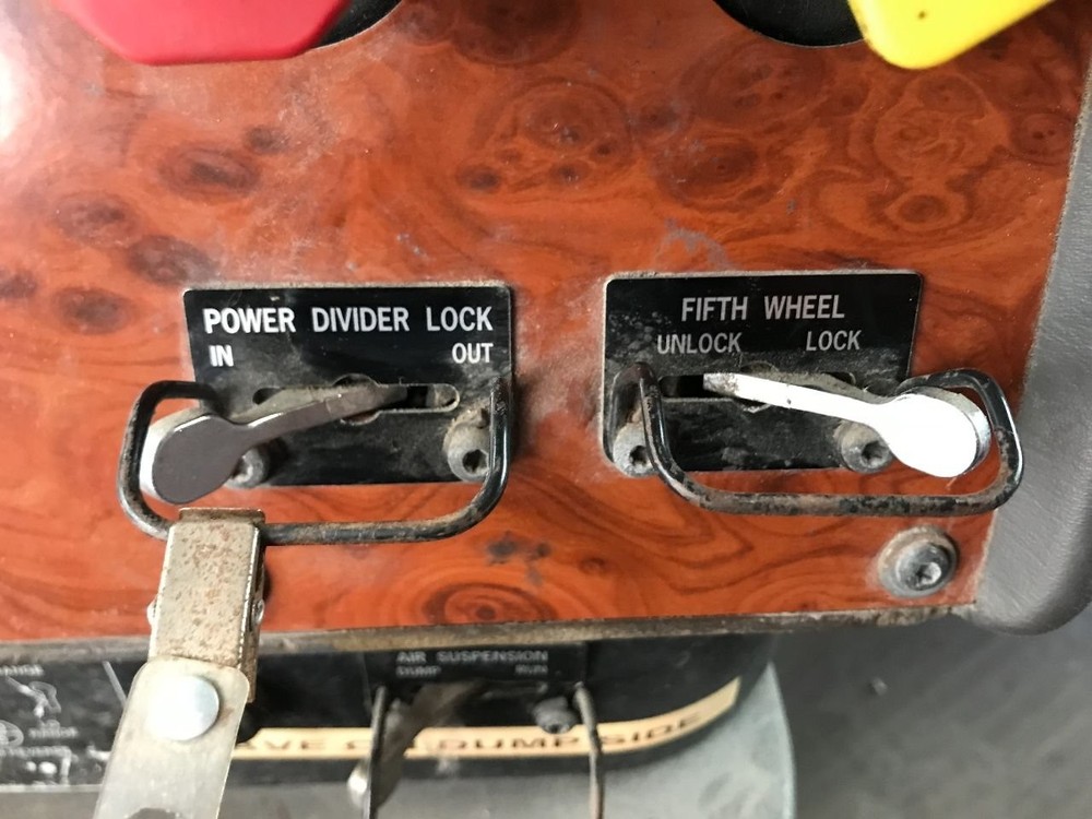 International 9400 SWITCH Dash Panel - Used