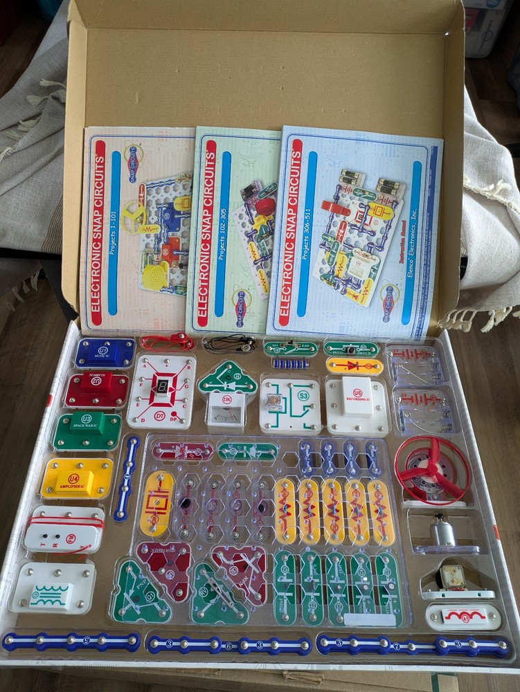 Snap Circuits Pro SC-500 Complete Electronic Science Set STEM Educational 8+