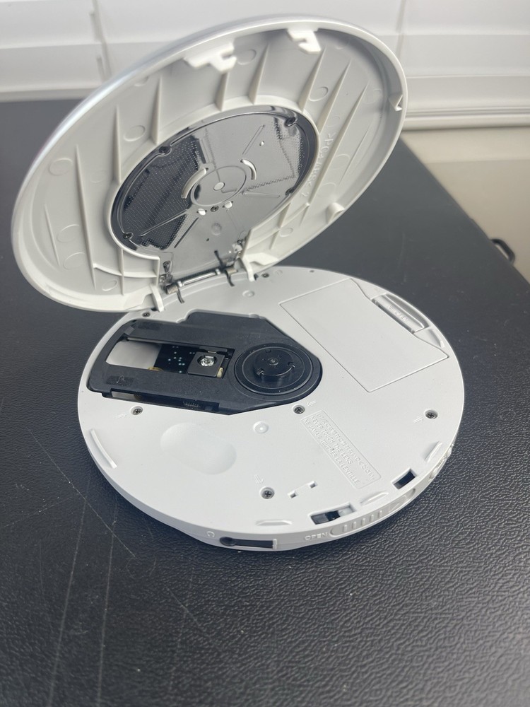 Sony D-EJ120 CD Walkman Portable CD Player G Protection Silver Tested CLEAN