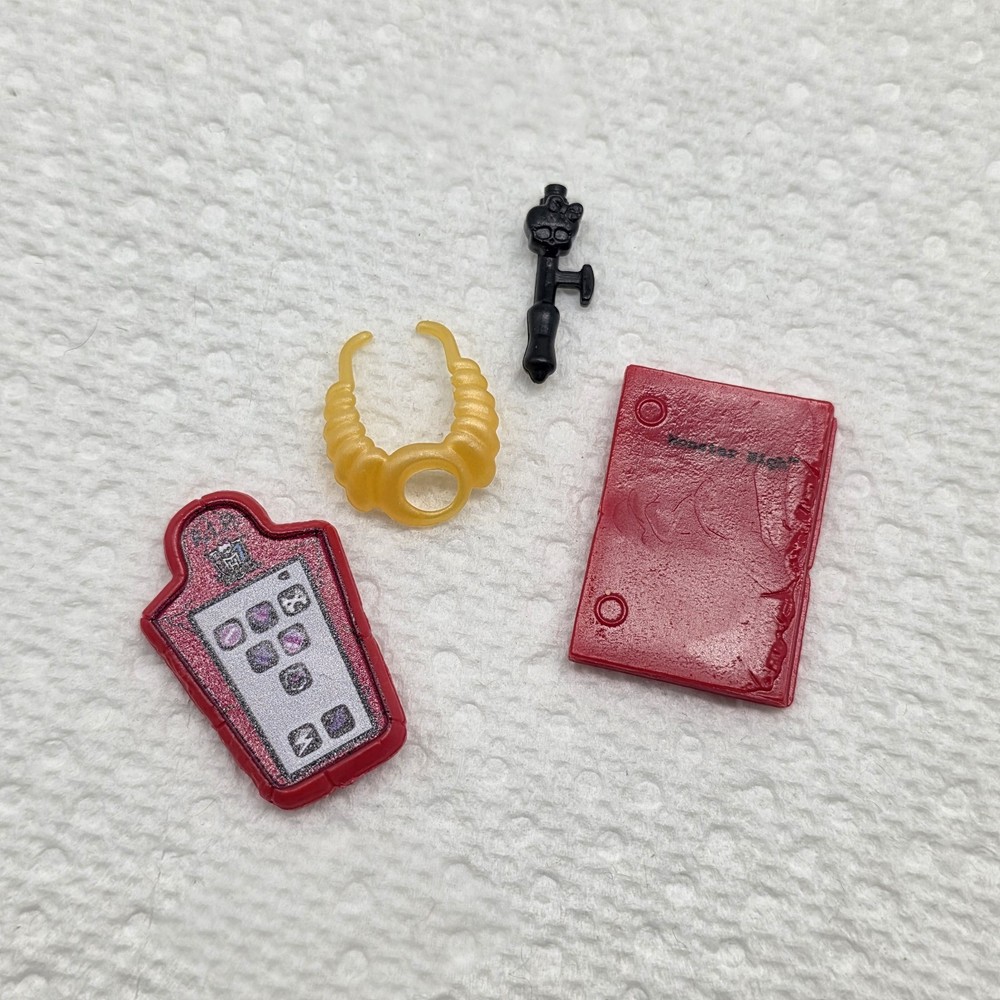 Monster High Frights, Camera, Action! Clawdia Wolf  Accessories Necklace