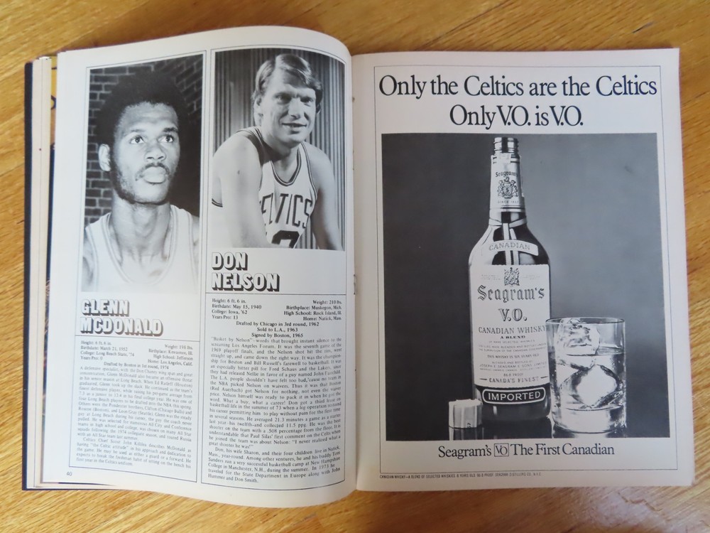 BOSTON CELTICS vs CAVALIERS October 23 1974 Program JOHN HAVIVEK AUSTIN CARR