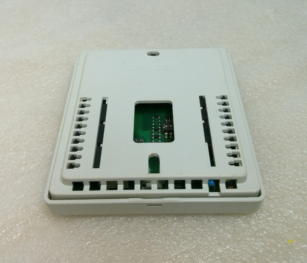 Robertshaw 300-202 24V AC Non-Programmable Thermostat