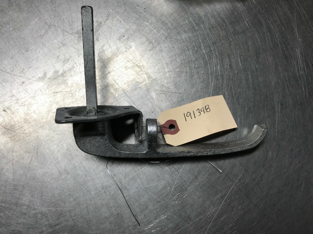 191398  GENUINE Volvo   Lockable DOOR HANDLE  VOE191398