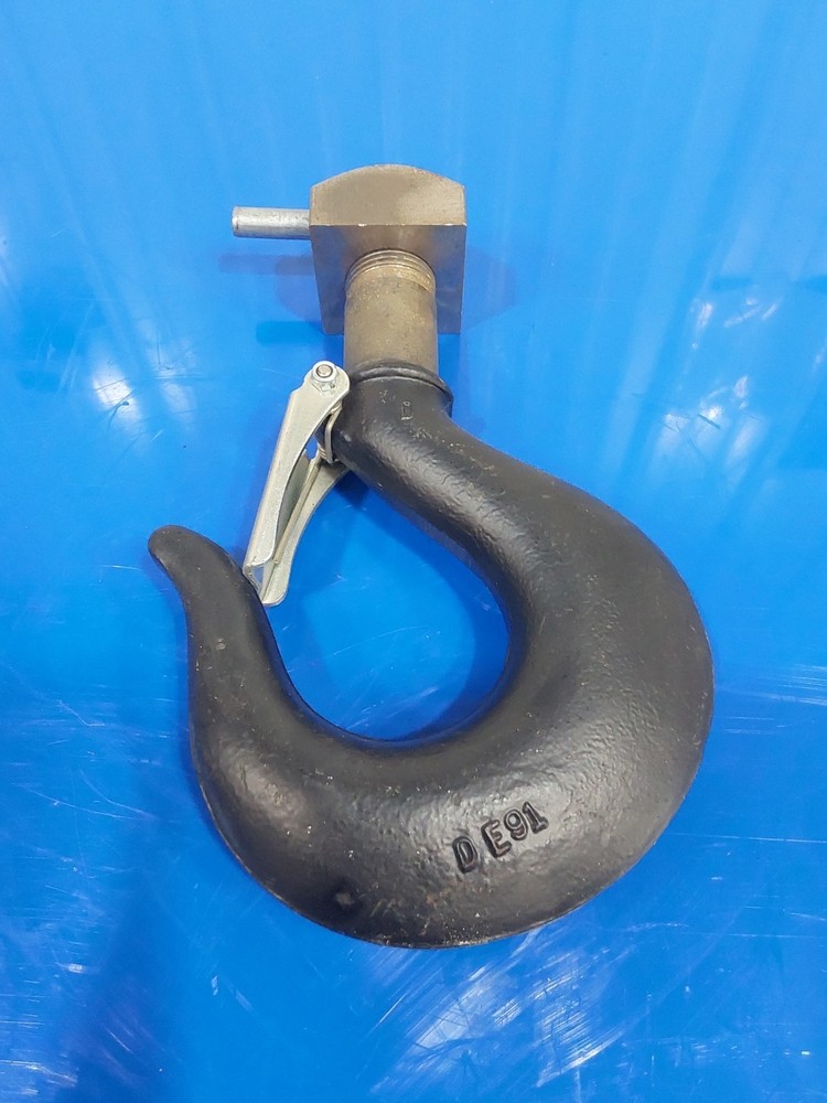 CM 6-7 Hoist Hook W/ Latch W/ Threaded Top