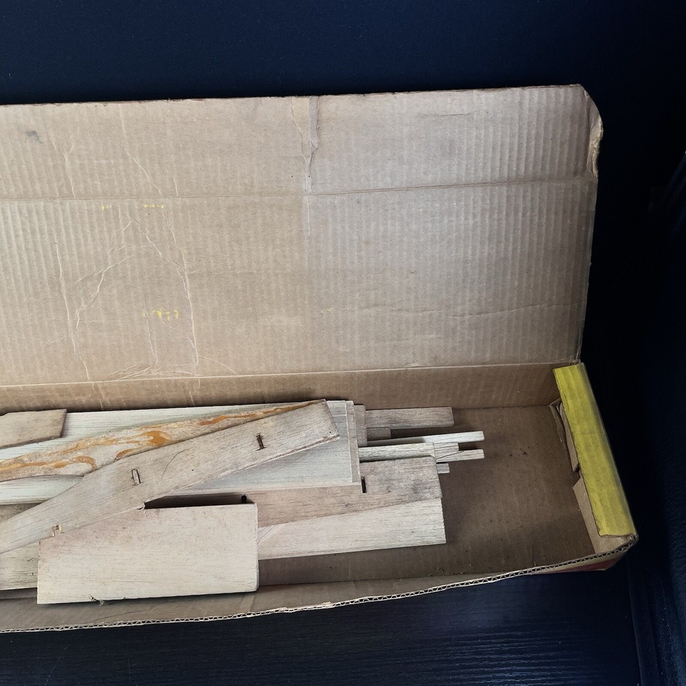 KENHI COUGAR SUPER STUNT MODEL WITH INSTRUCTIONS