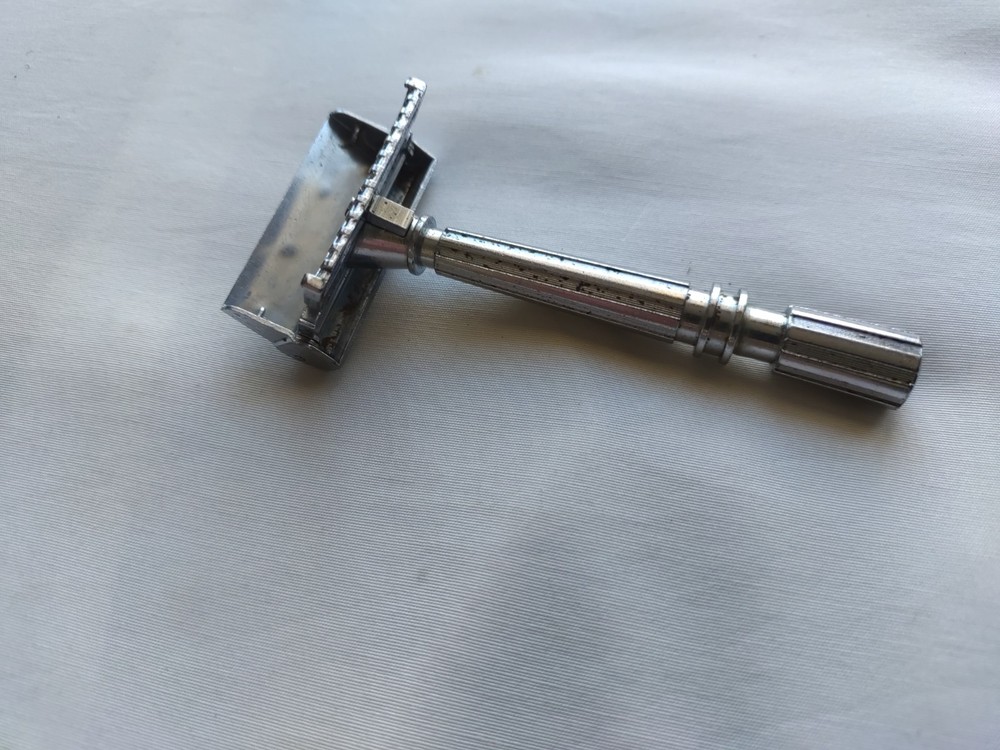 Gem Micromatic Clog Pruf Type Silver Tone SE Safety Razor
