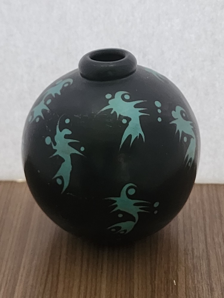 Beautiful Vintange Peruvian Vase Signed