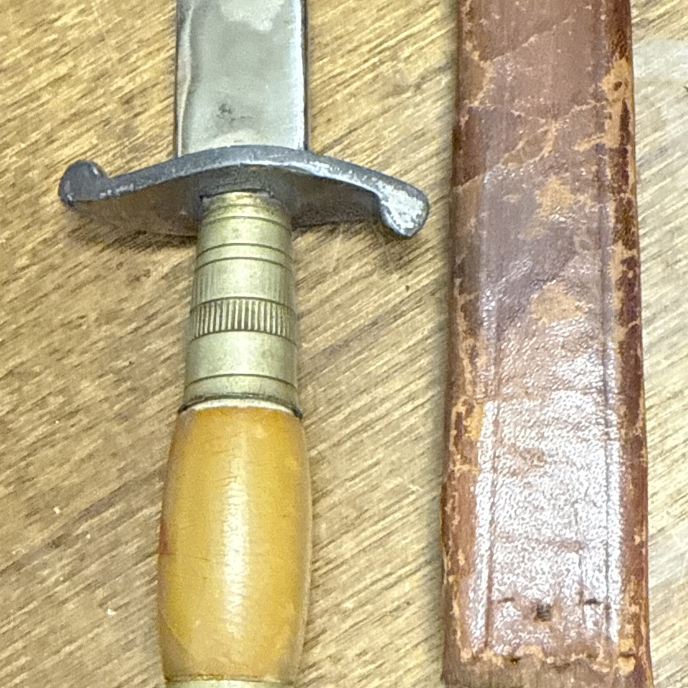 A GERMAN SOLINGEN DAGGER WITH ENGRAVED BLADE