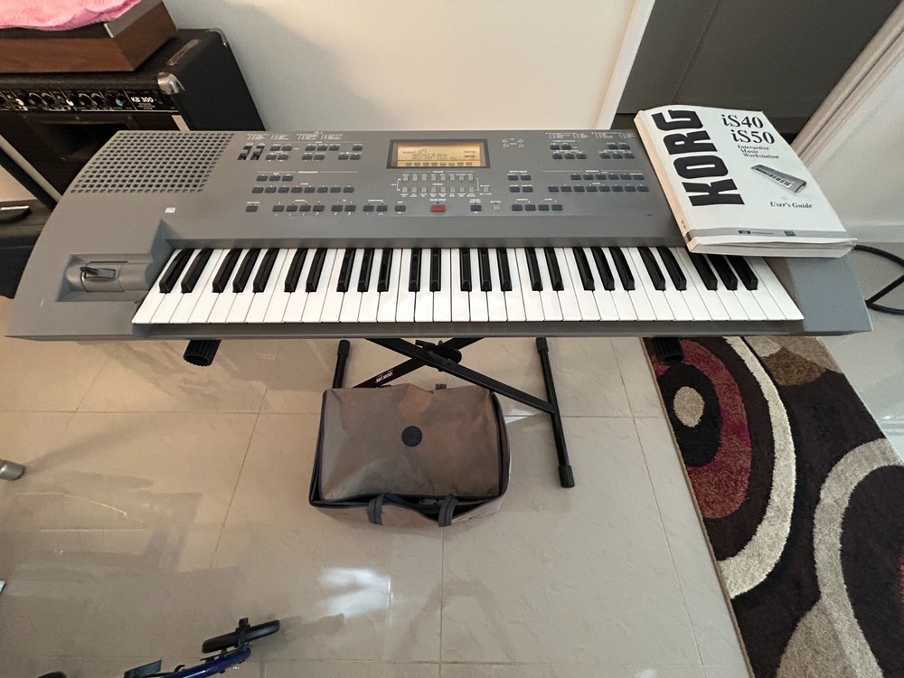 Keyboard Korg is50 workstation 61 Keyes silver