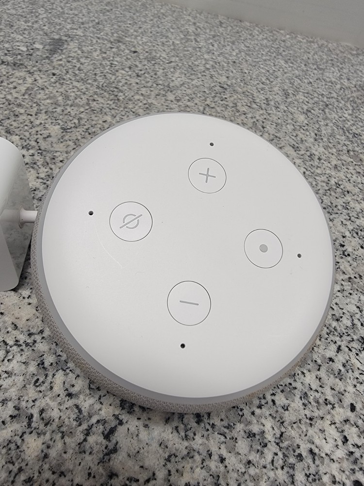 Amazon Echo Dot 3rd Gen Smart Speaker Glacier White D9N29T