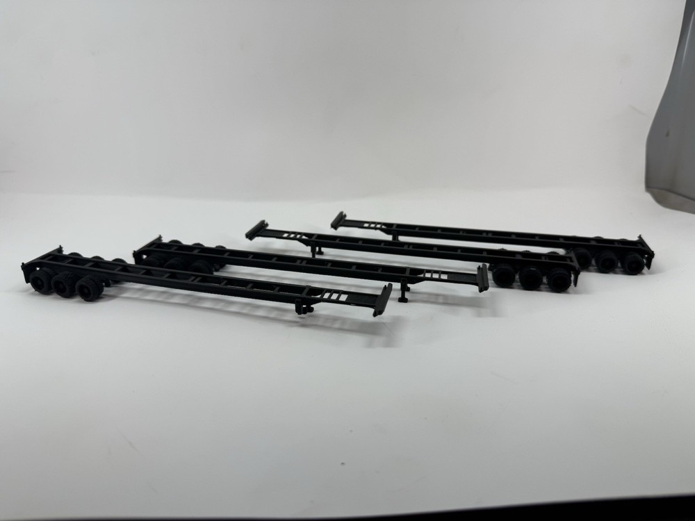 Ho Scale 53ft tri axle Container, Chassis