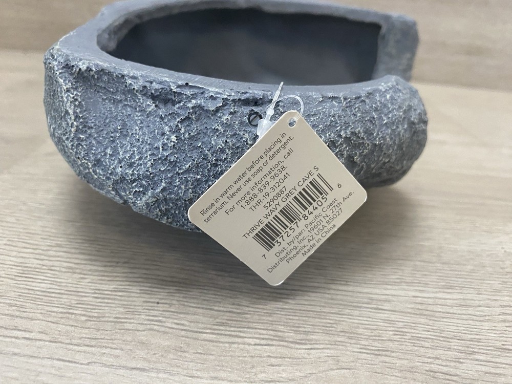 Thrive Wavy Grey Cave Reptile Tunnel Cave Unused