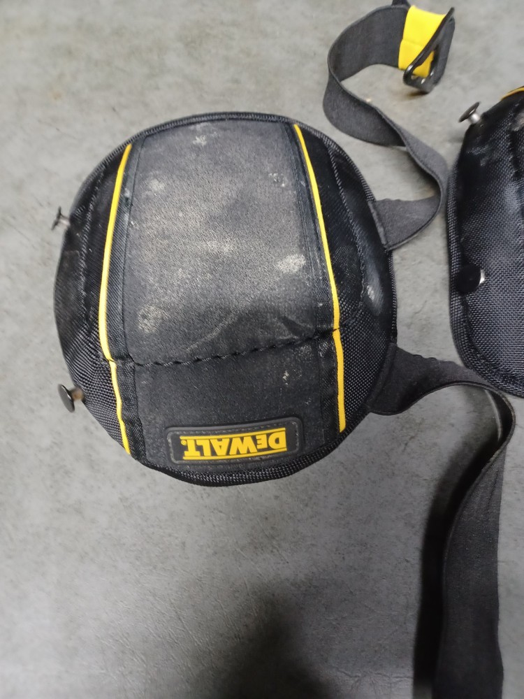 !!!! DEWALT GEL FLOORING KNEE PADS !!!