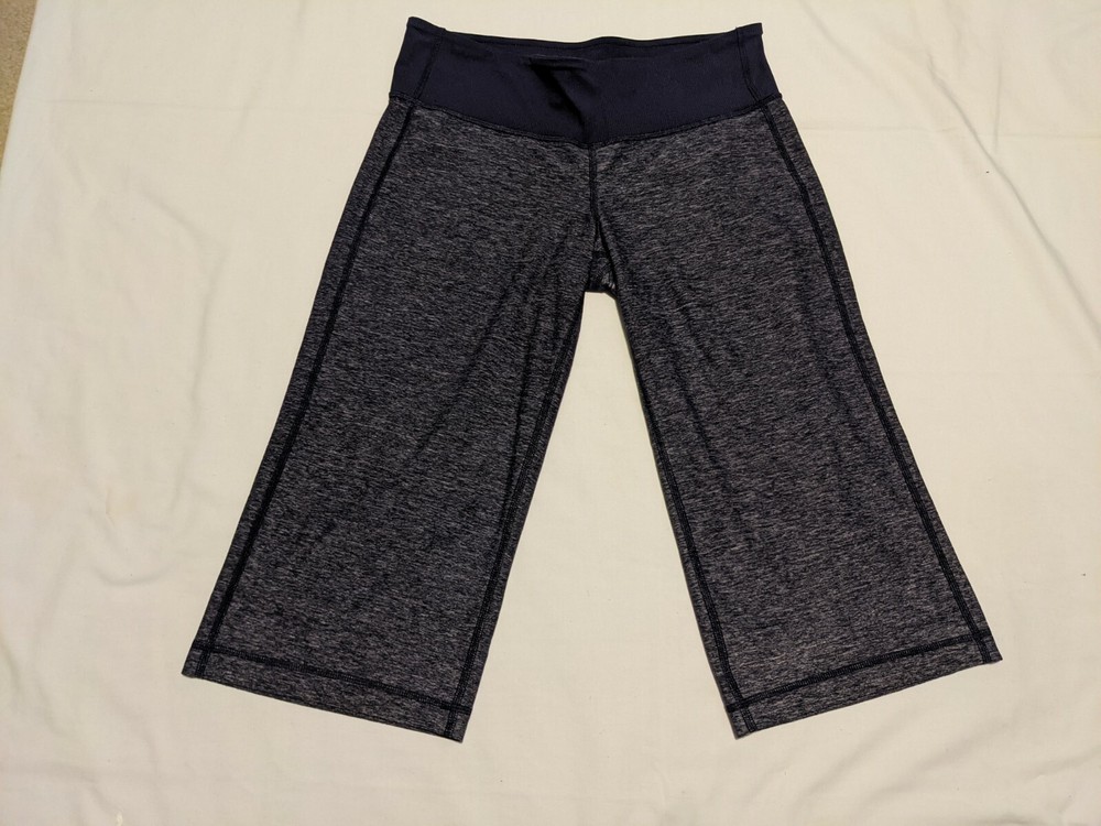 LULULEMON CROPPED LEGGINGS Size 4 - Gray/DarkBlue