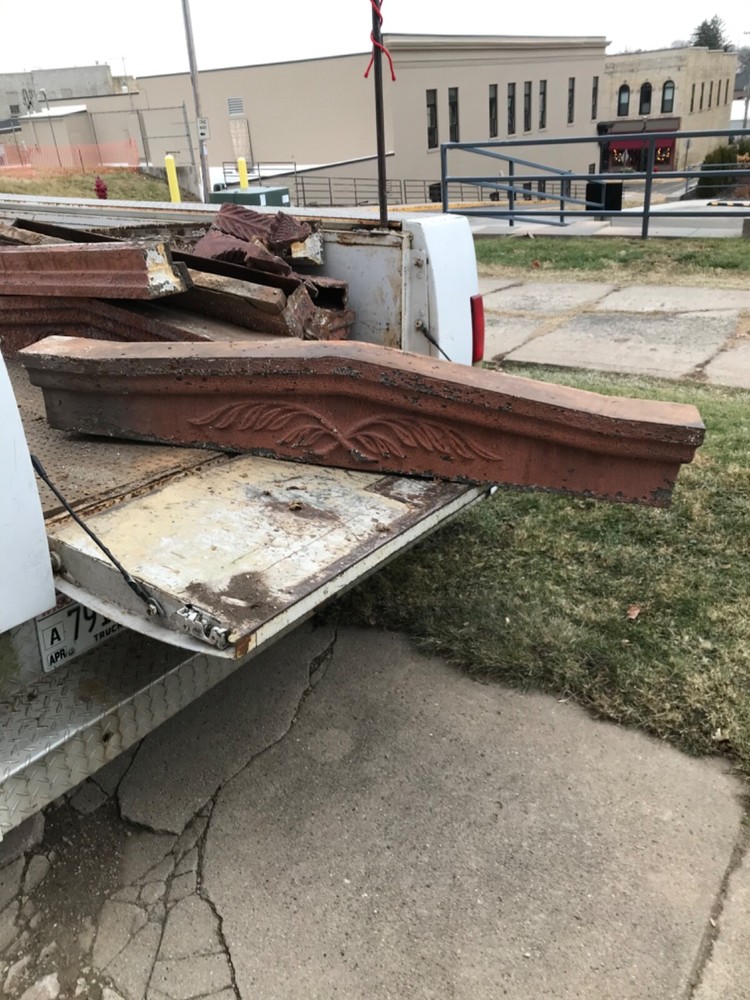 Salvage window Peidmonts. Cast iron, beautiful