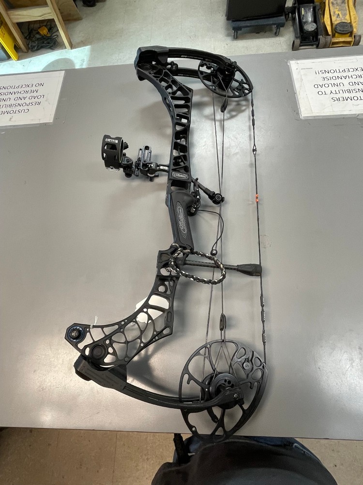 Matthews compound bow phase 4 29 Right Hand