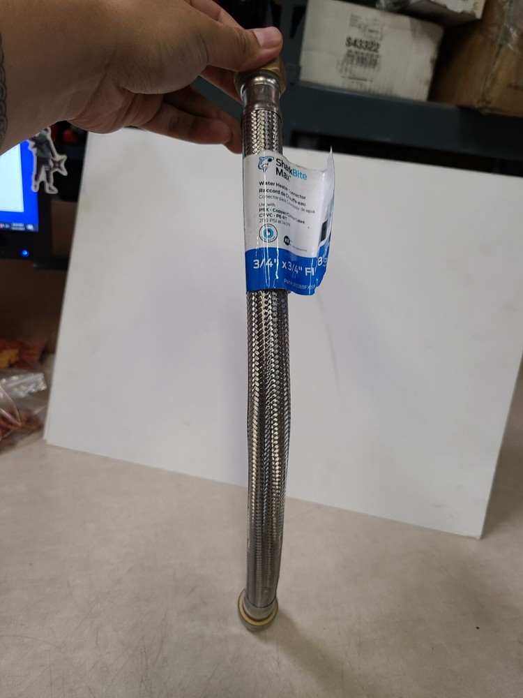 SharkBite Water Heater Connector 3/4" X 3/4" Fip-18 PN: UR3088FX18