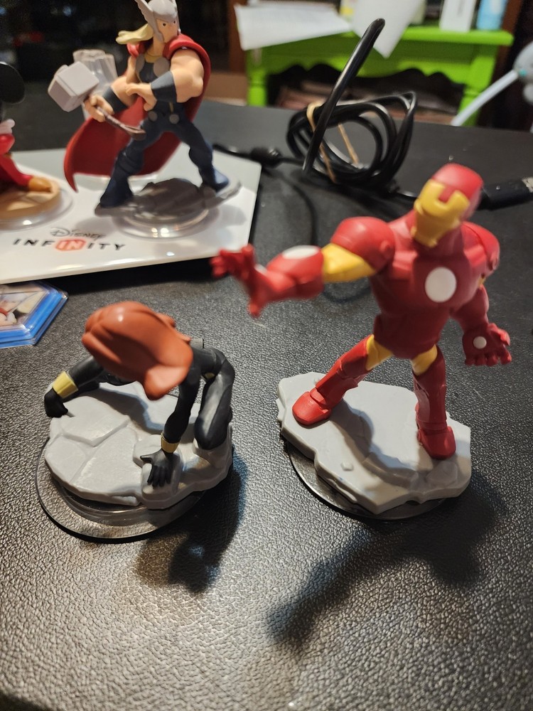 Disney Infinity 2.0 Marvel Avengers LOT Figures Discs Crystal Untested