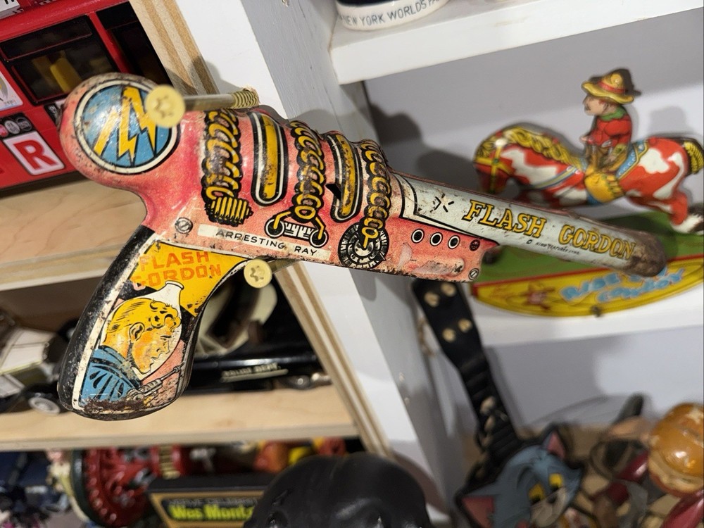 Flash Gordon Tin Lithographed Arresting Ray Gun King Features Synd
