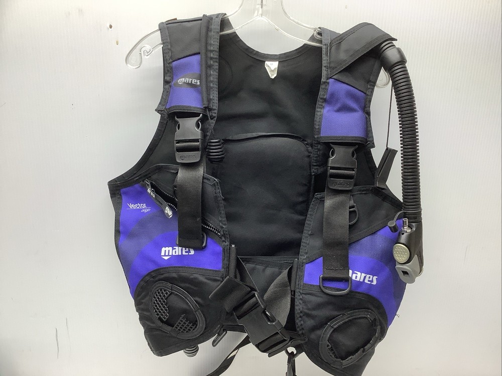 Mares Buoyancy Compensator BCD Medium Scuba Diving Vector Origin