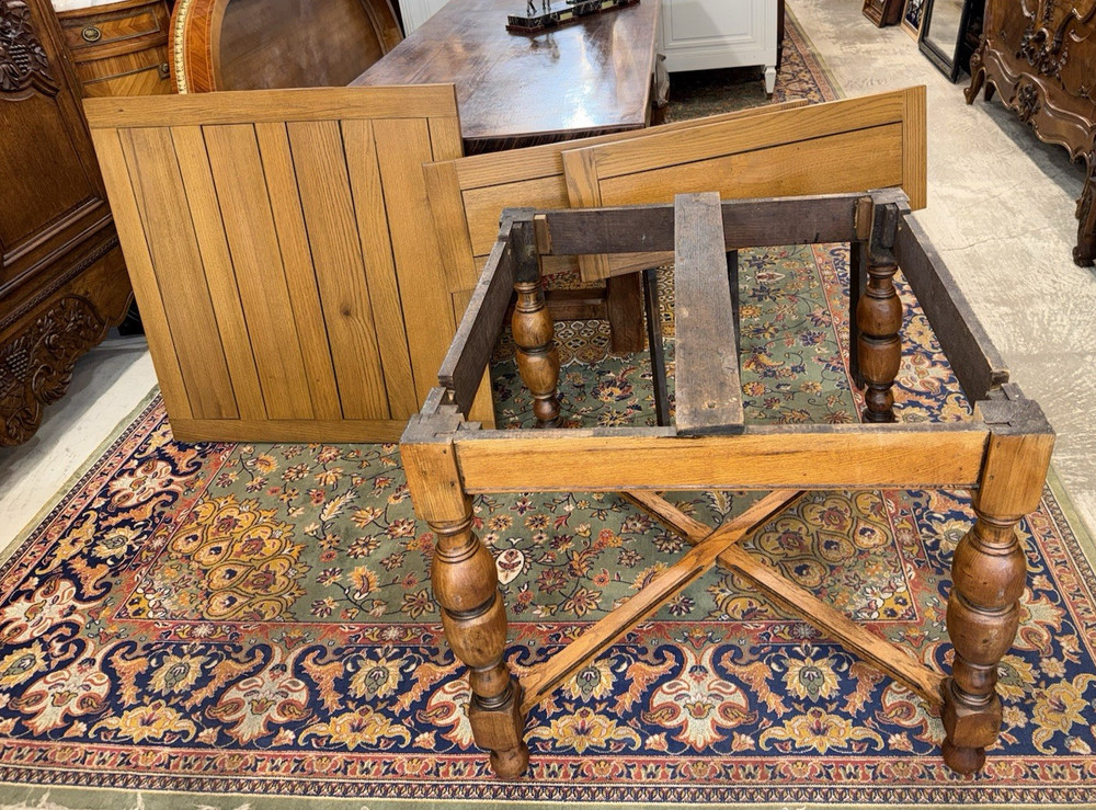 English Antique Oak Draw Leaf Table / Kitchen Table