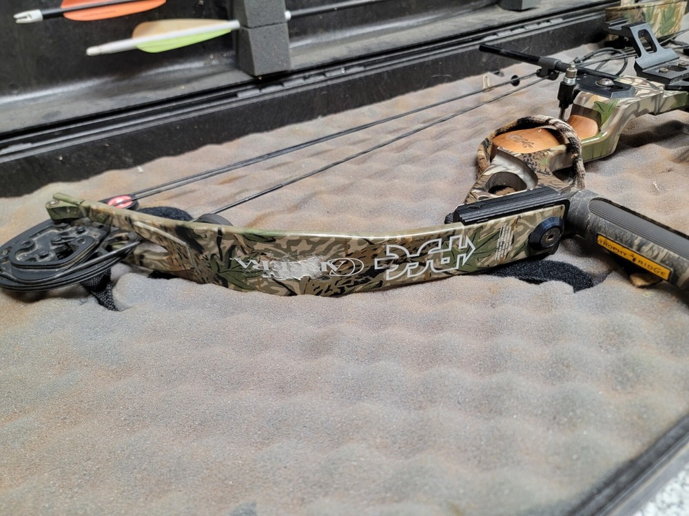 PSE Archery Carrera Right-Handed Camo Compound Bow a-x